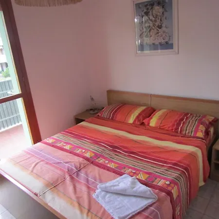 Apartment Enjoy A Lovely Flat With Pool - Beahost