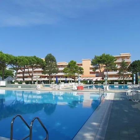 Apartment Enjoy A Lovely Flat With Pool - Beahost